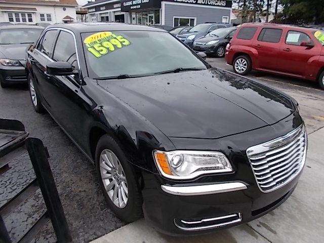 2013 Chrysler 300 4dr Sedan
